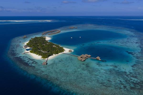 Insel Drohneaufnahme, Huvafen Fushi Maldives